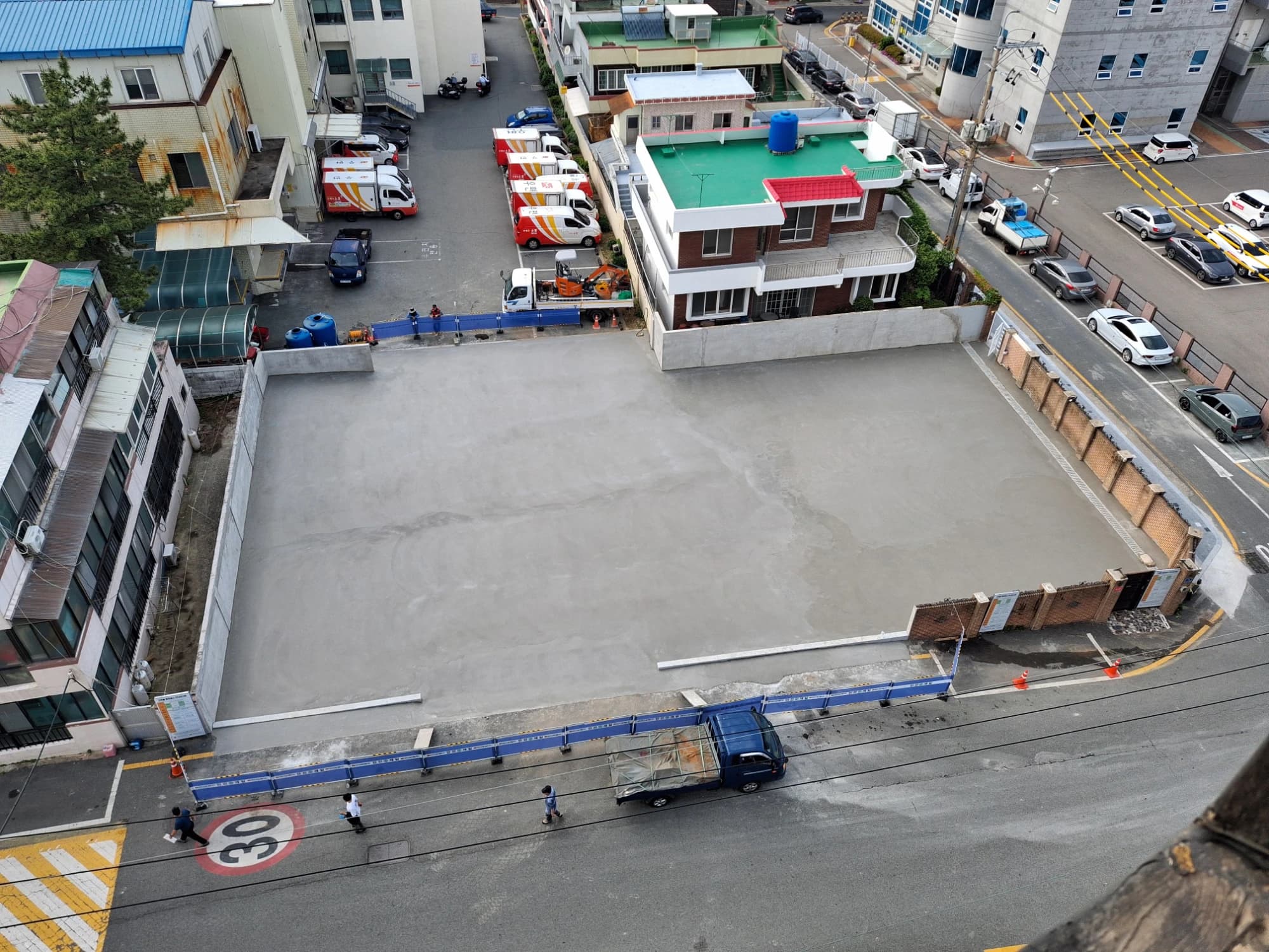 주차장 만들기 위한 주택단지 소규모 완파 철거